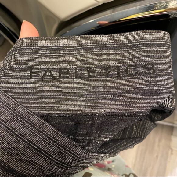 Fabletics capri leggings seamless stripe print M - Picture 9 of 12